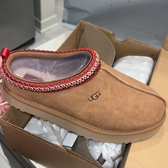 Big kid Uggs - Picture 5 of 7